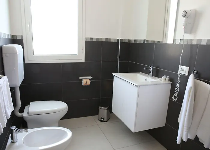 Piano Monaco 招待所 3*