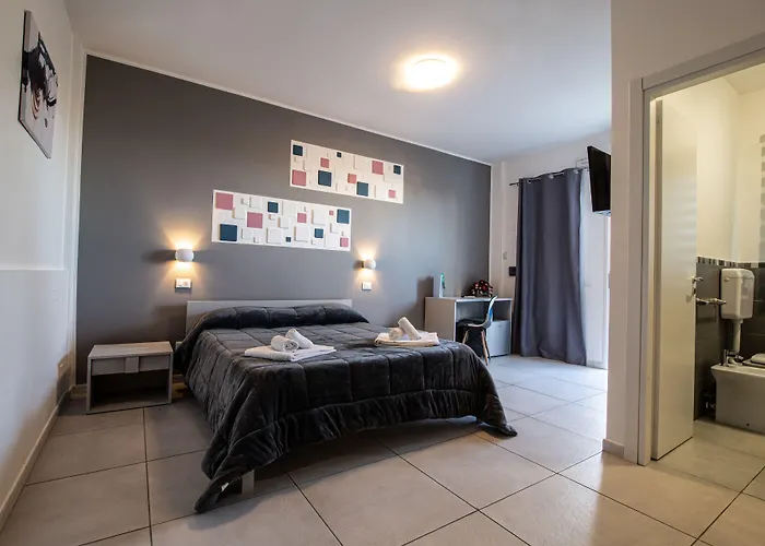 Piano Monaco 招待所 3*